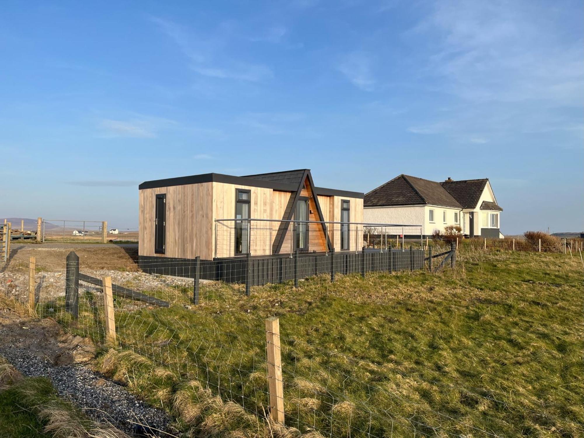 Seas The Day - Self Catering Lodge North Uist Paible ภายนอก รูปภาพ